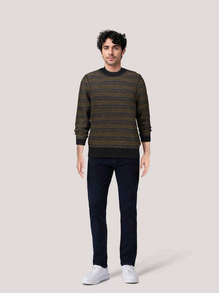 Man wearing Hugo Boss Amodero Sweater with casual dark pants and white sneakers